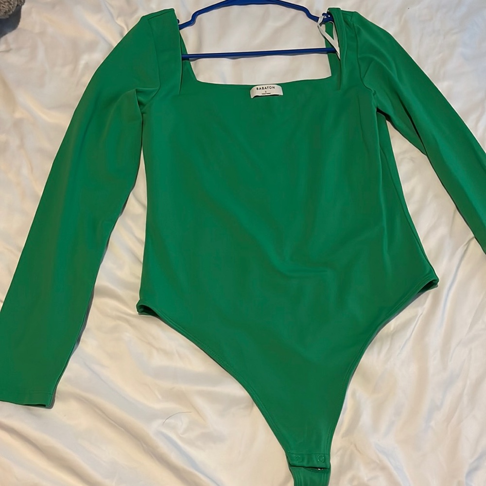 Babaton green contour square neck bodysuit
Aritzia